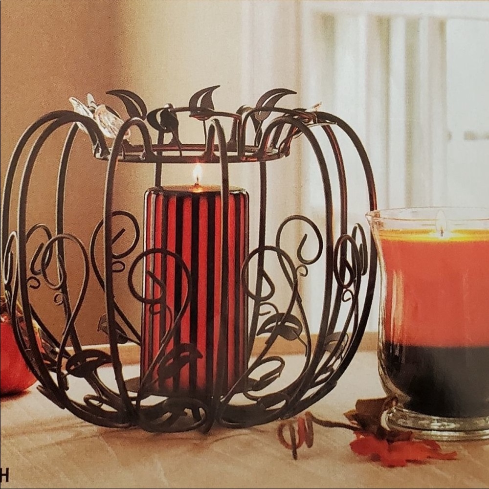PARTYLITE  PUMPKIN PILLAR CANDLE HOLDER METAL SCROLL & LEAVES